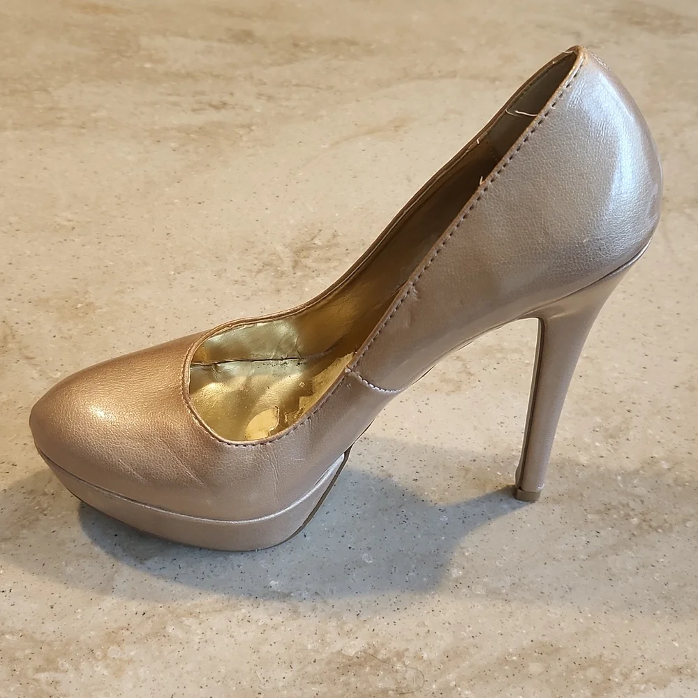 2010s Penny Loves Kenny size 8.5 gold/champagne platform heels - Picture 2 of 11